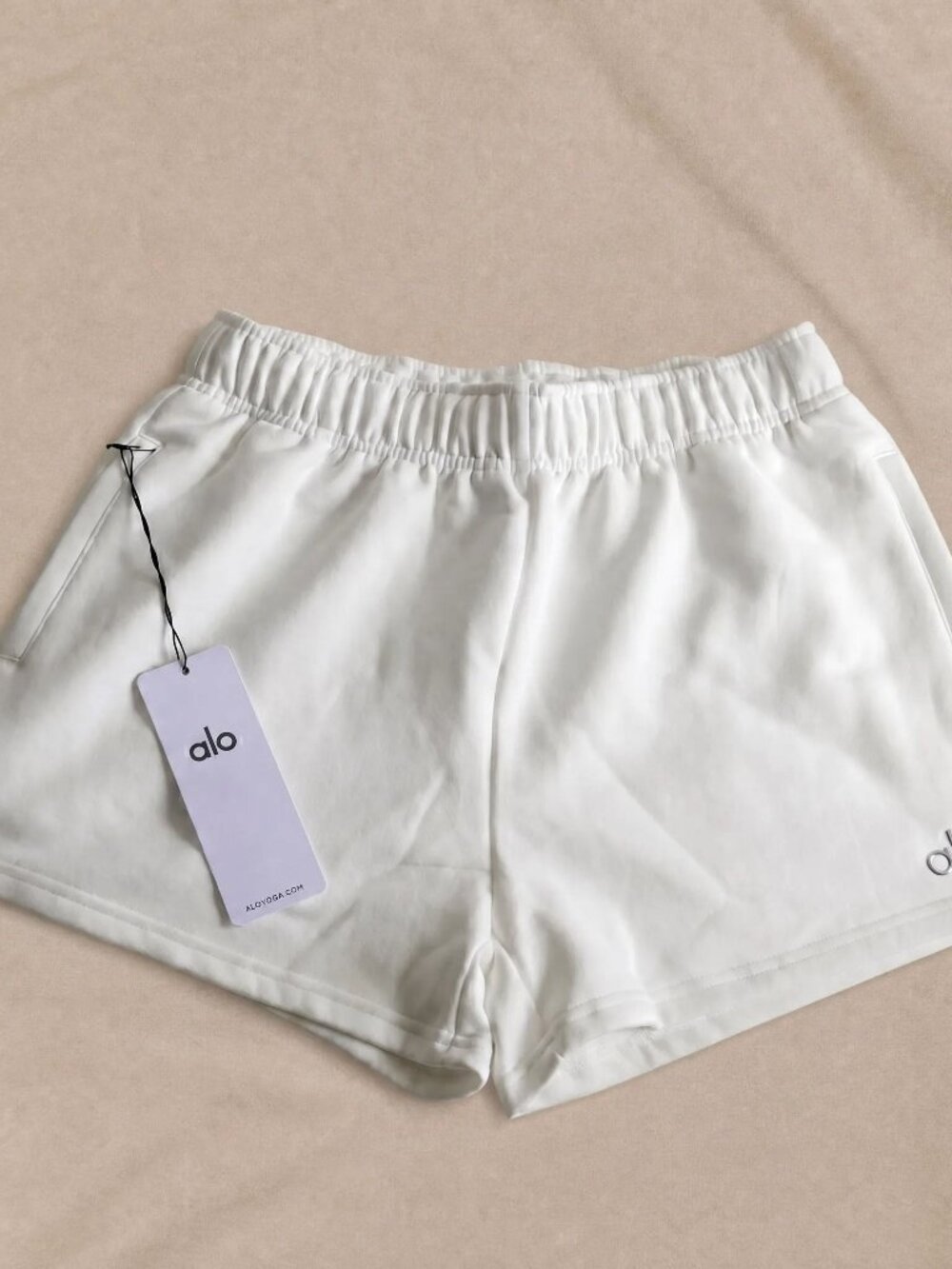 [Size S] Alo Yoga Accolade Short Cream Lounge Sweatshorts